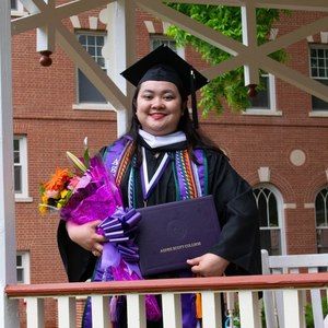 Meet your Posher, Laura